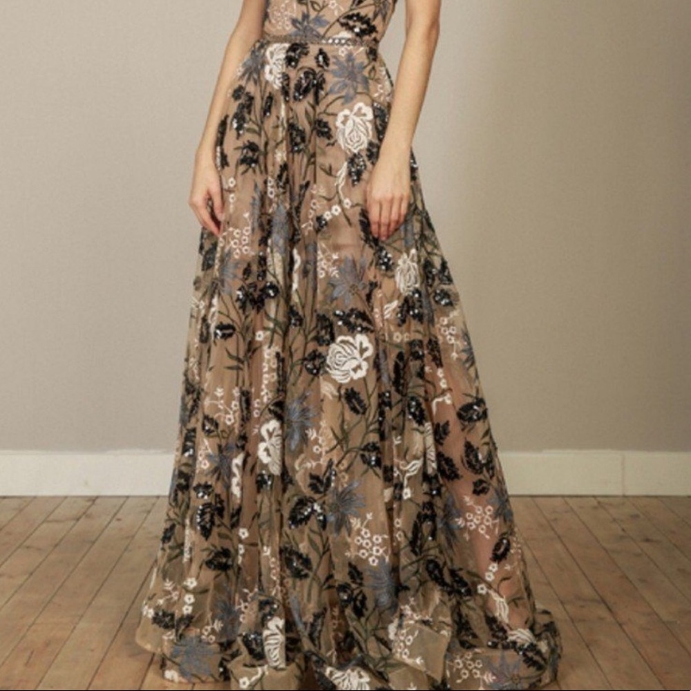 ISO BRONX AND BANCO TUNISIA GOWN